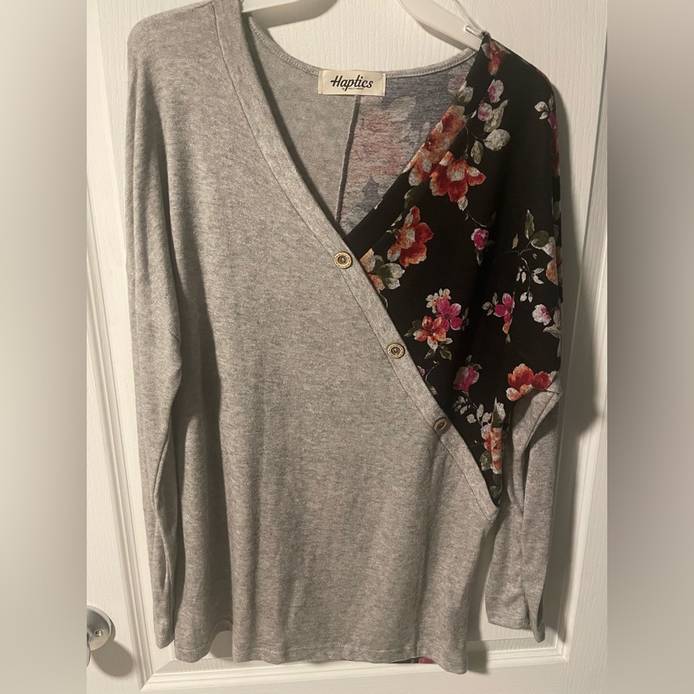 New Floral Color Block Boutique Fashion Top, S & M - Picture 6 of 6